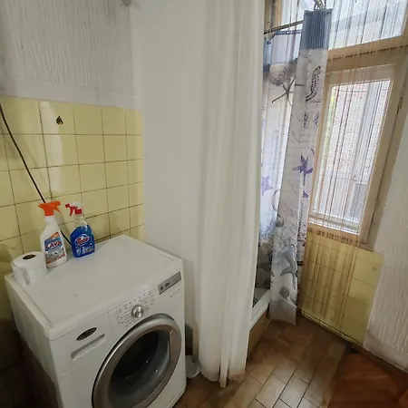 Apartment, Walk Everywhere